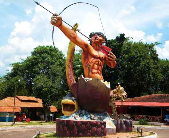 Estátua da Entrada da Cachoeira de Urubui em Presidente Figueiredo